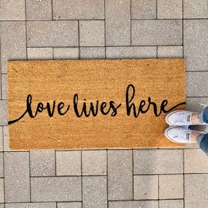 🆕 | love lives here doormat |